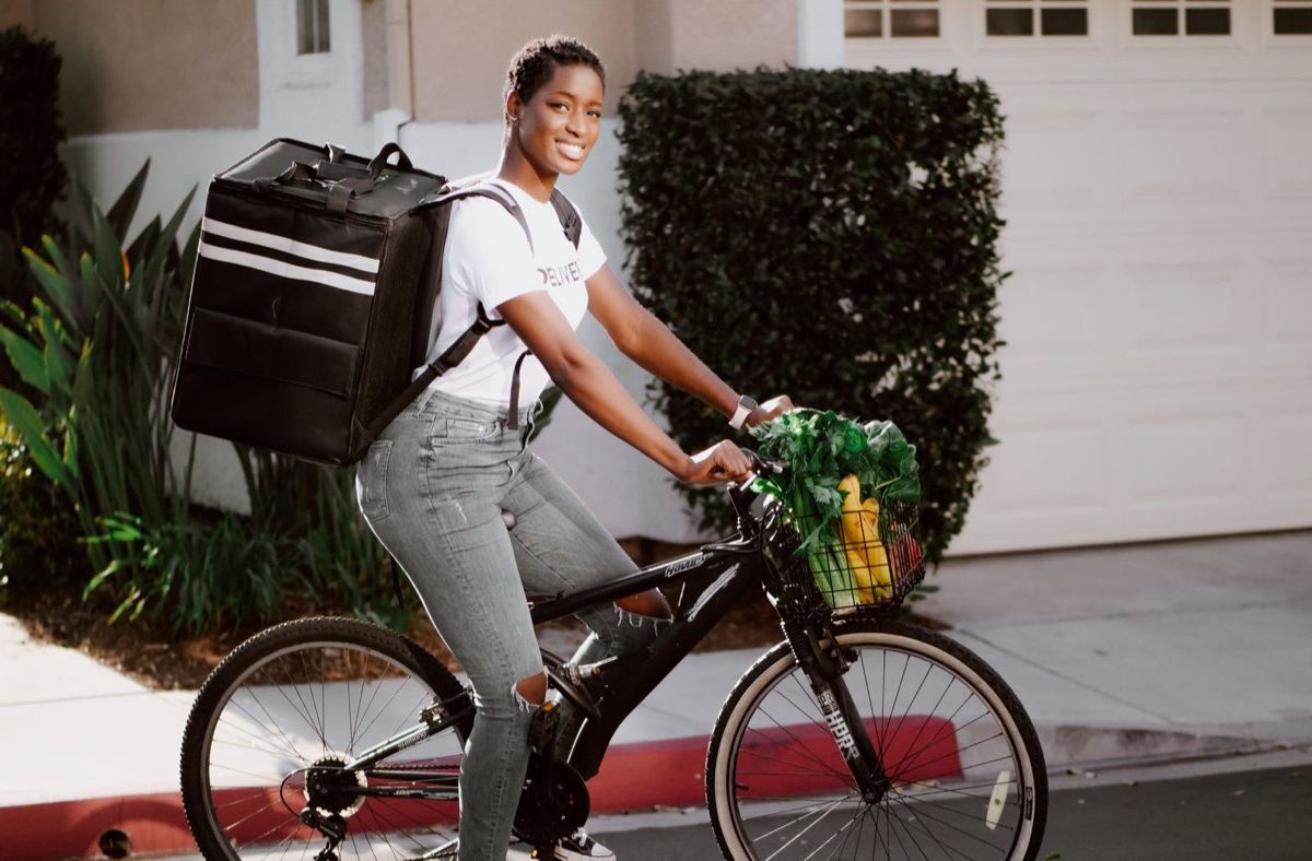 Glovo ou Just Eat : quel choix pour une petite épicerie