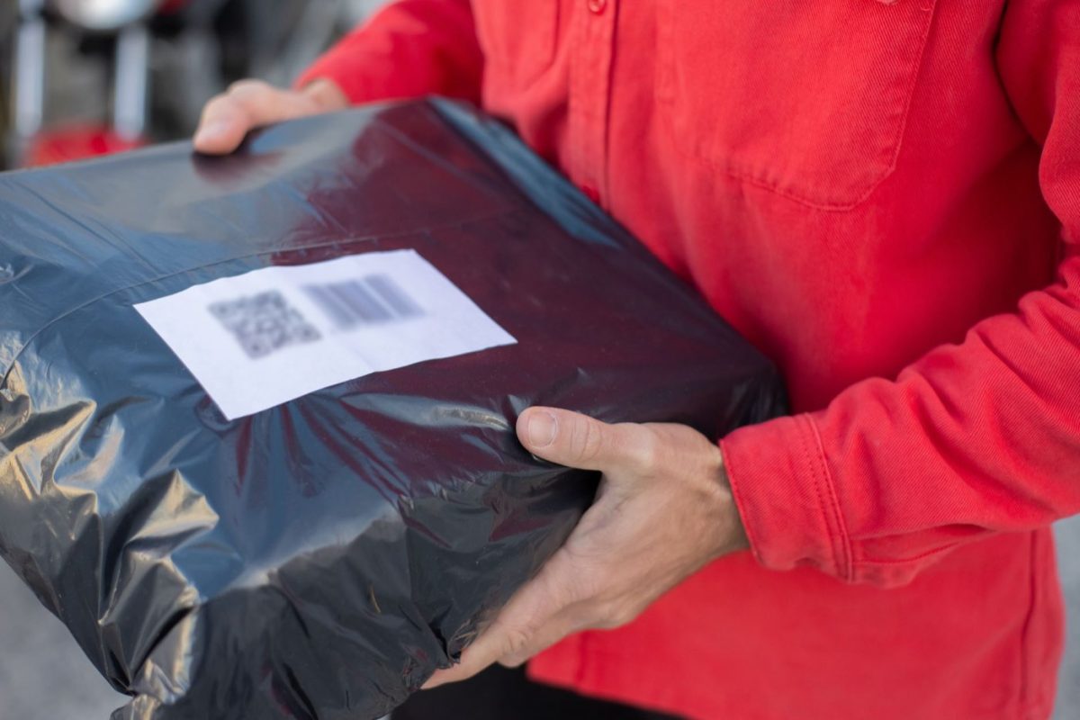 Comparatif La Poste vs bpost pour envoi international de colis