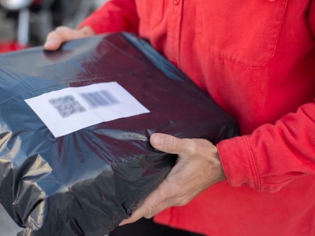 Comparatif La Poste vs bpost pour envoi international de colis